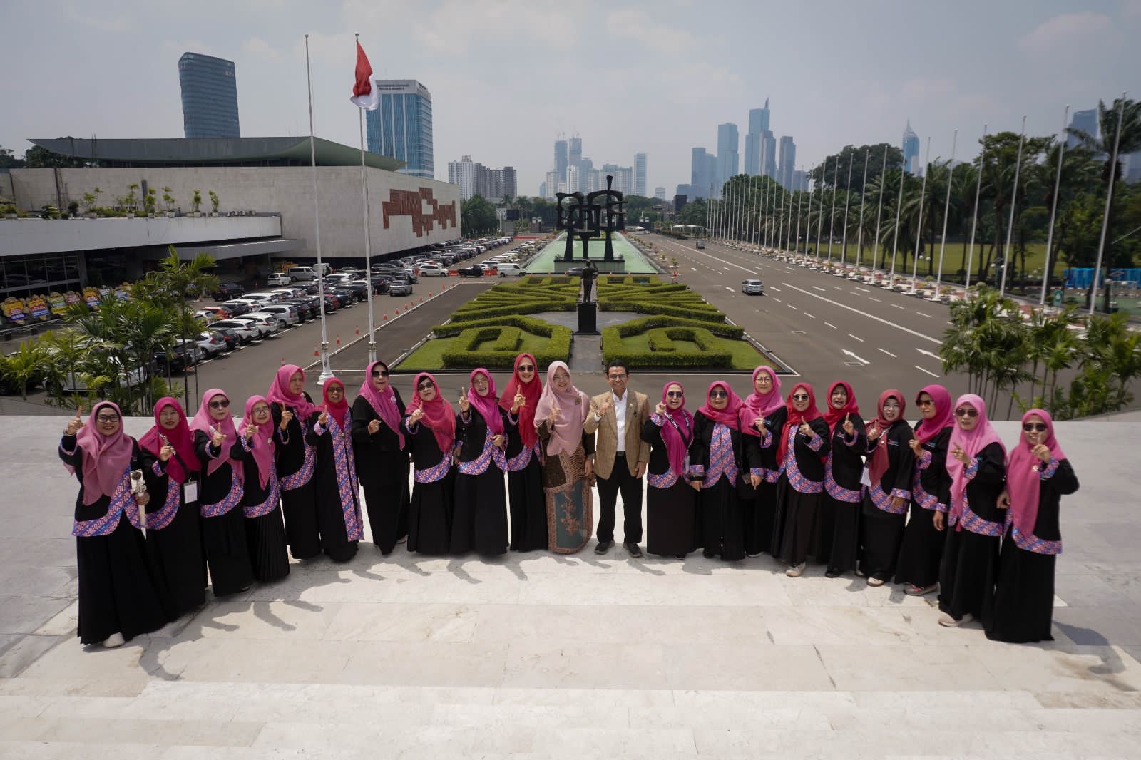 Hendry Munief Dorong Pengusaha Muslimah Kembangkan Sektor UMKM dan Ekraf